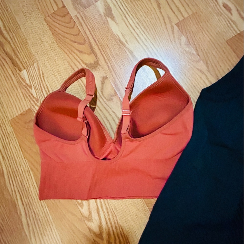3 Pieces Athleta Pieces SZ Small 1 Sports Bra 1 Black Tank Top & 1 Shorts - Picture 7 of 12